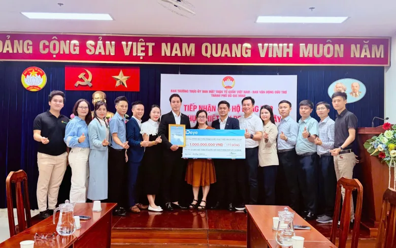 CHUNG TAY HỖ TRỢ ĐỒNG BÀO MIỀN TRUNG KHẮC PHỤC HẬU QUẢ BÃO LŨ